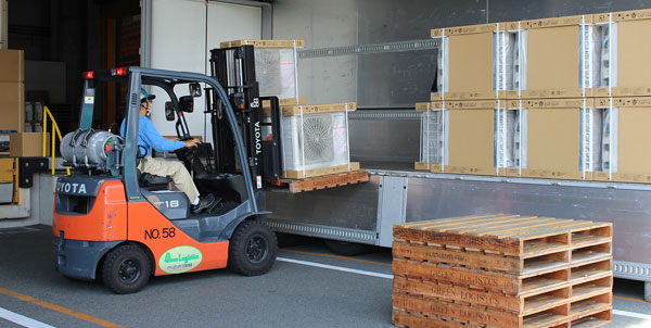 荷受け作業の写真