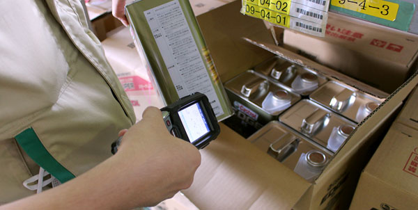 HTによる出荷作業の写真